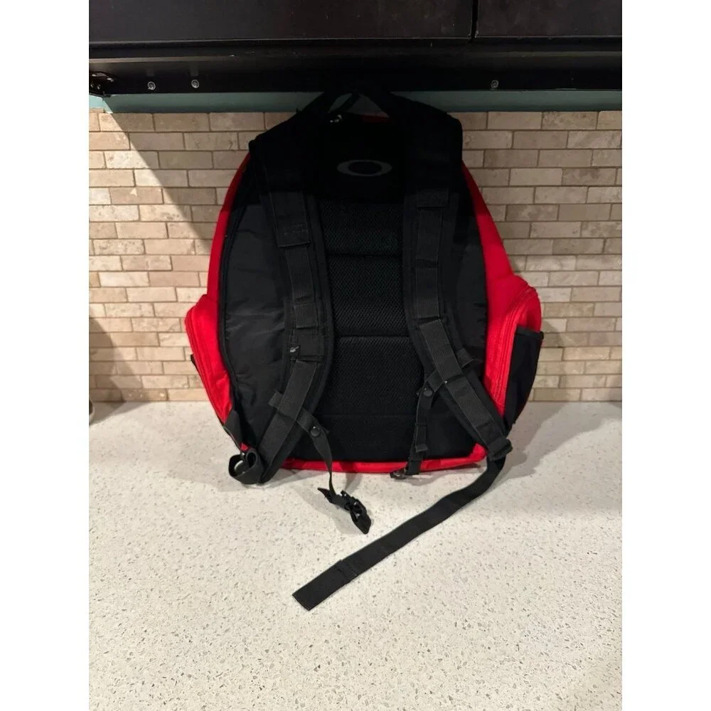 Oakley y2k deadstock red assault backpack  ‎ Rare